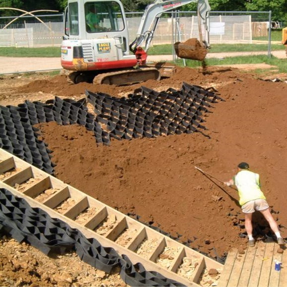 TERRAM Geozelle 25/10 (5 x 7m): Erosionsschutz für Böschungen bis 33° Hangneigung