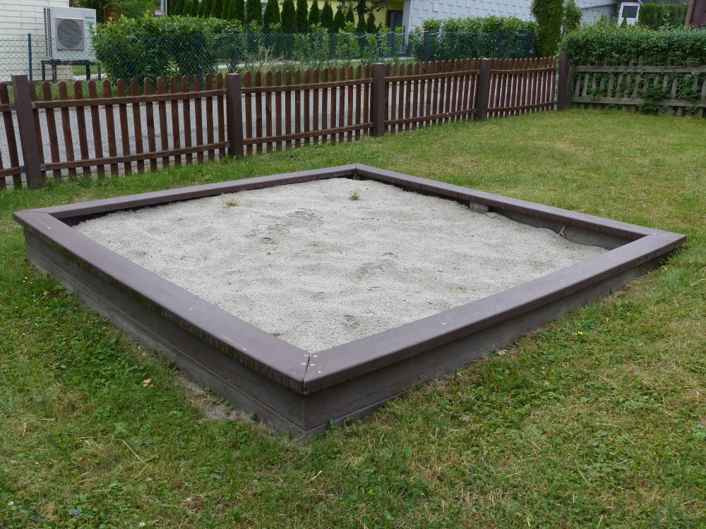 Sandkasten Gobi aus Recycling-Kunststoff hanit®, 2,4 x 2,4m